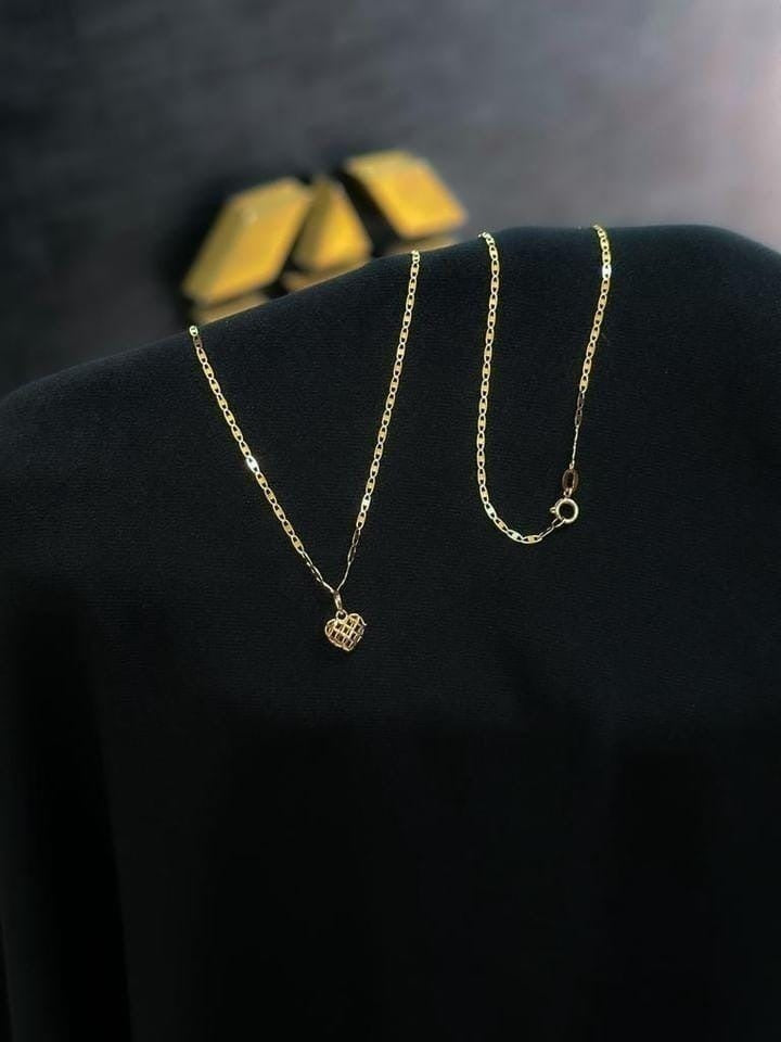 Colar piastrini coração vazado ouro 18k