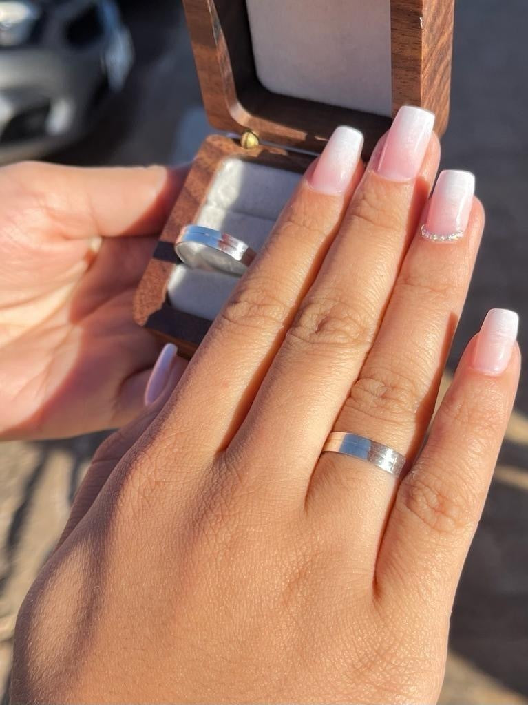 Aliança fio único prata 925