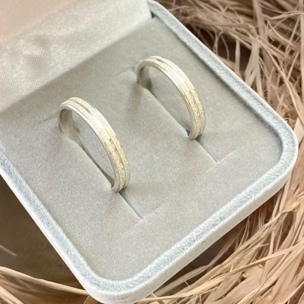 Aliança diamantada prata 925