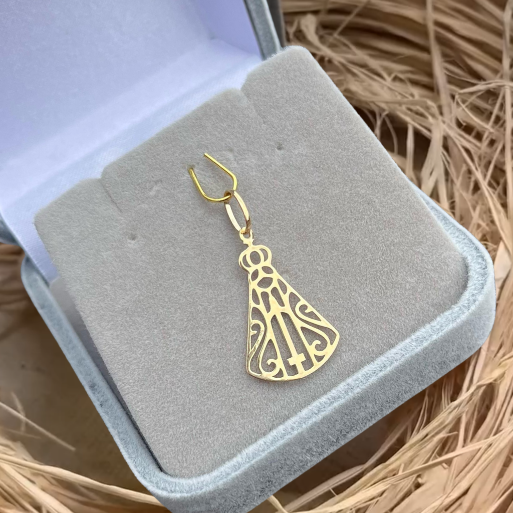 Pingente Maria recortes ouro 18k