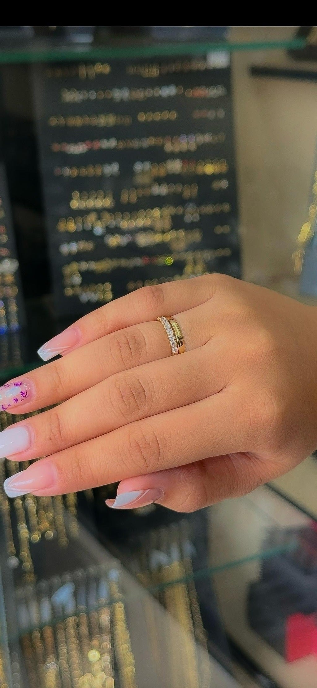 Aliança com aparador cravejado ouro 18k