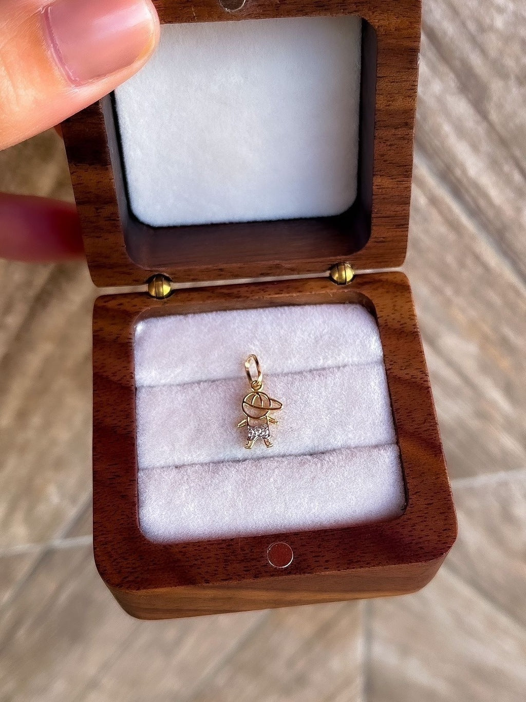Pingente menino ouro 18k