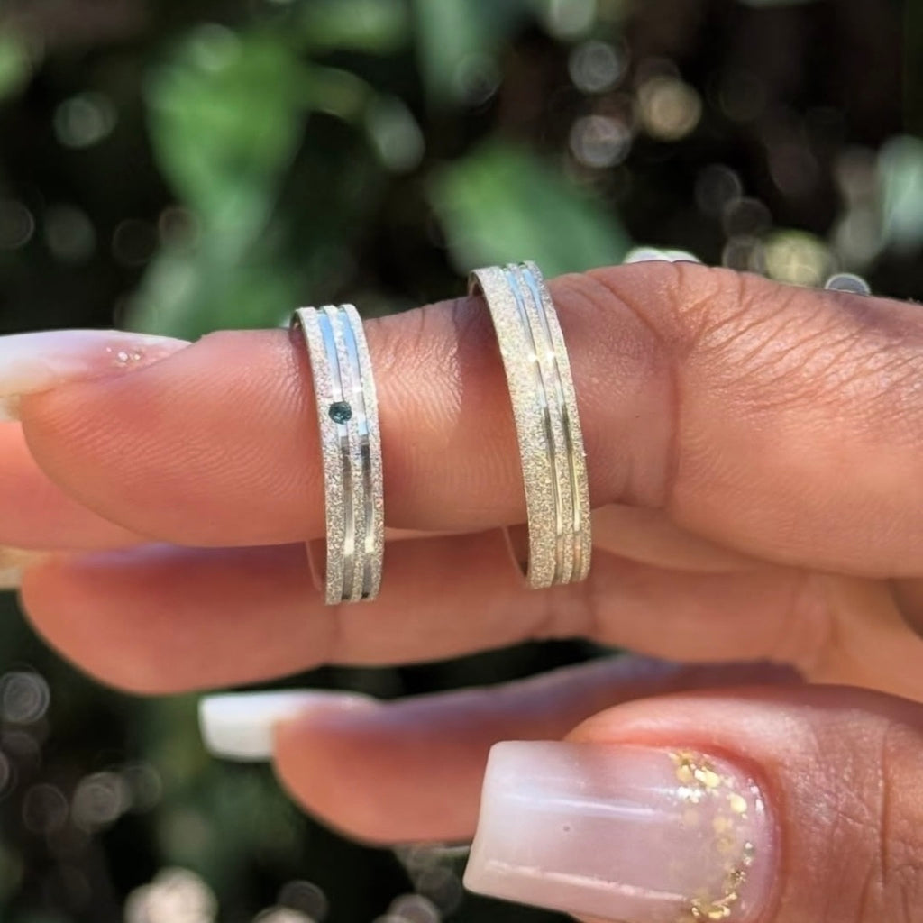 Aliança diamantada blue prata 925