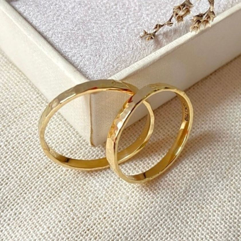 Aliança martelada ouro 18k