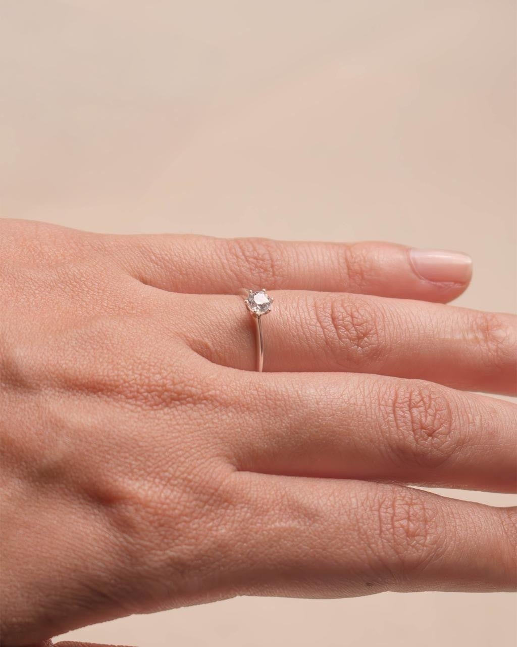 Anel solitário ouro branco com moissanite