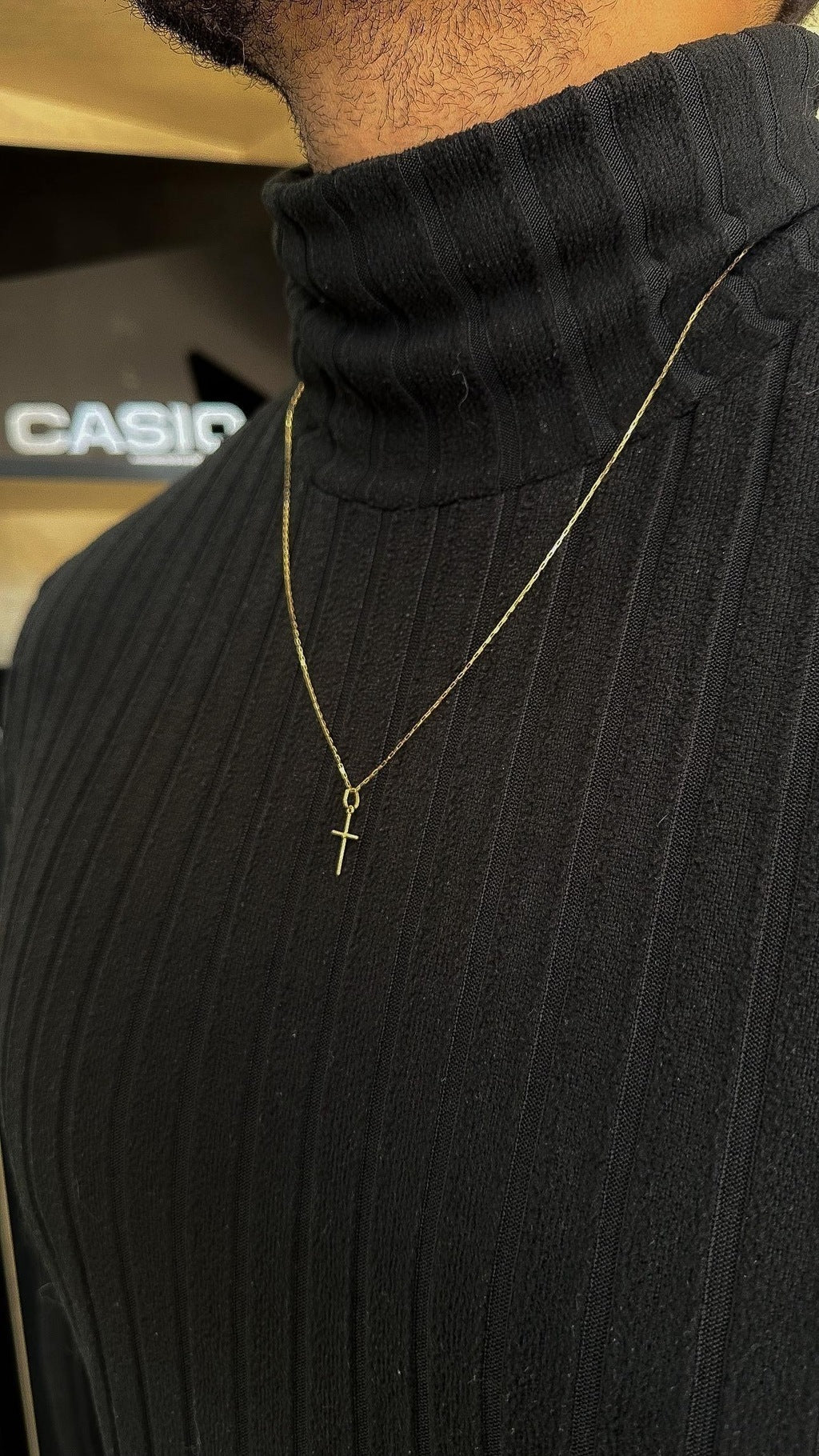 Colar catier com pingente cruz ouro 18k