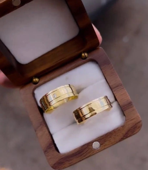 Aliança frisos ouro 18k