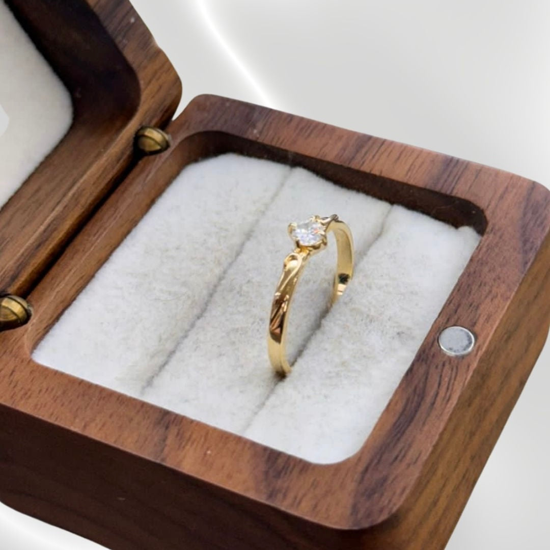 Anel solitário liz ouro 18k