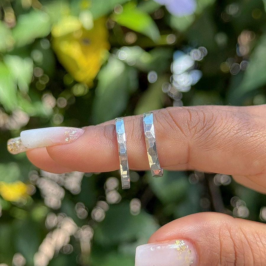 Aliança martelada 2,5mm prata 950