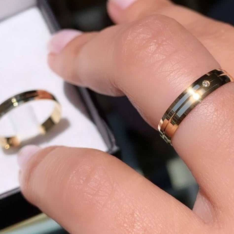 Aliança chanfrada ouro 18k