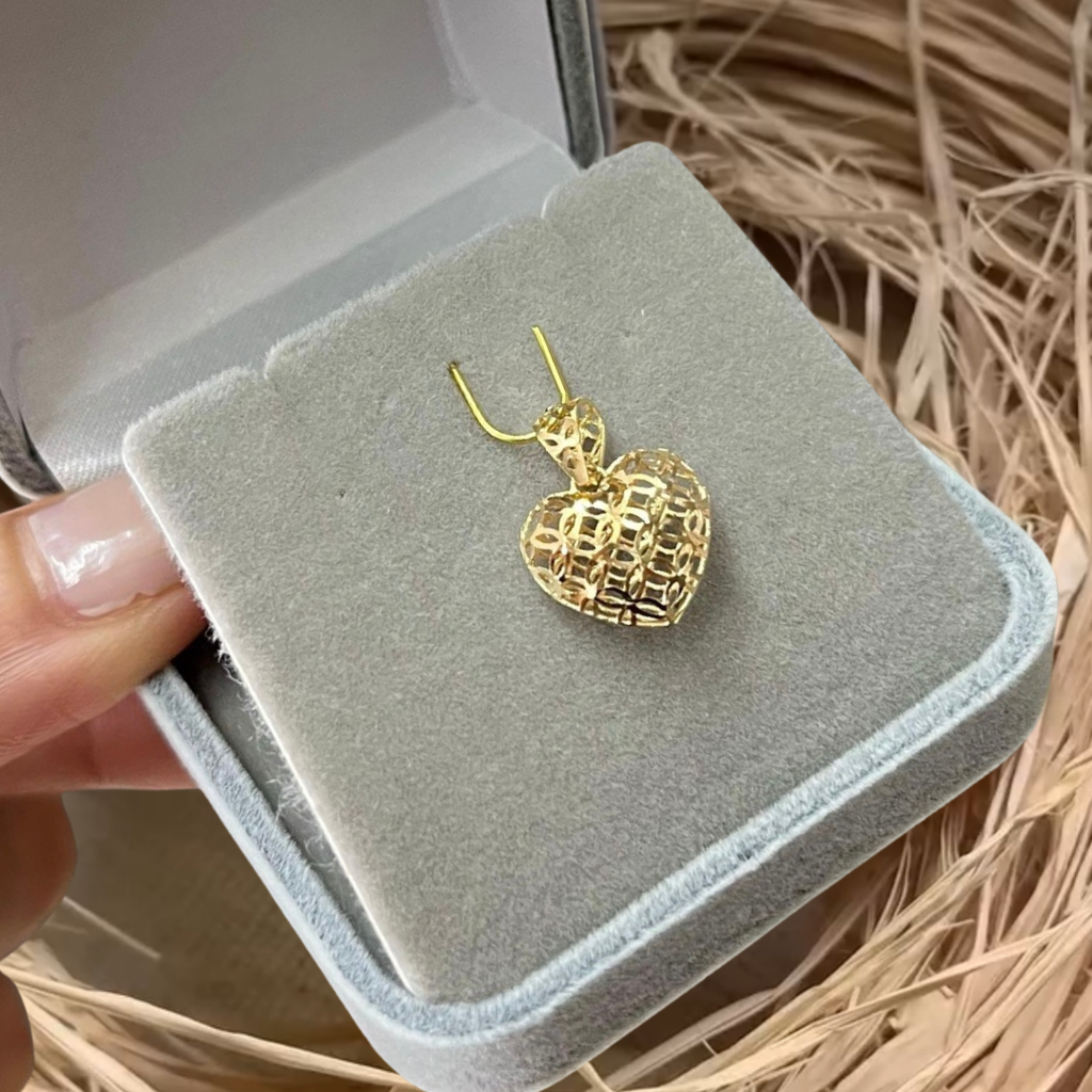 Pingente médio coração vazado ouro 18k