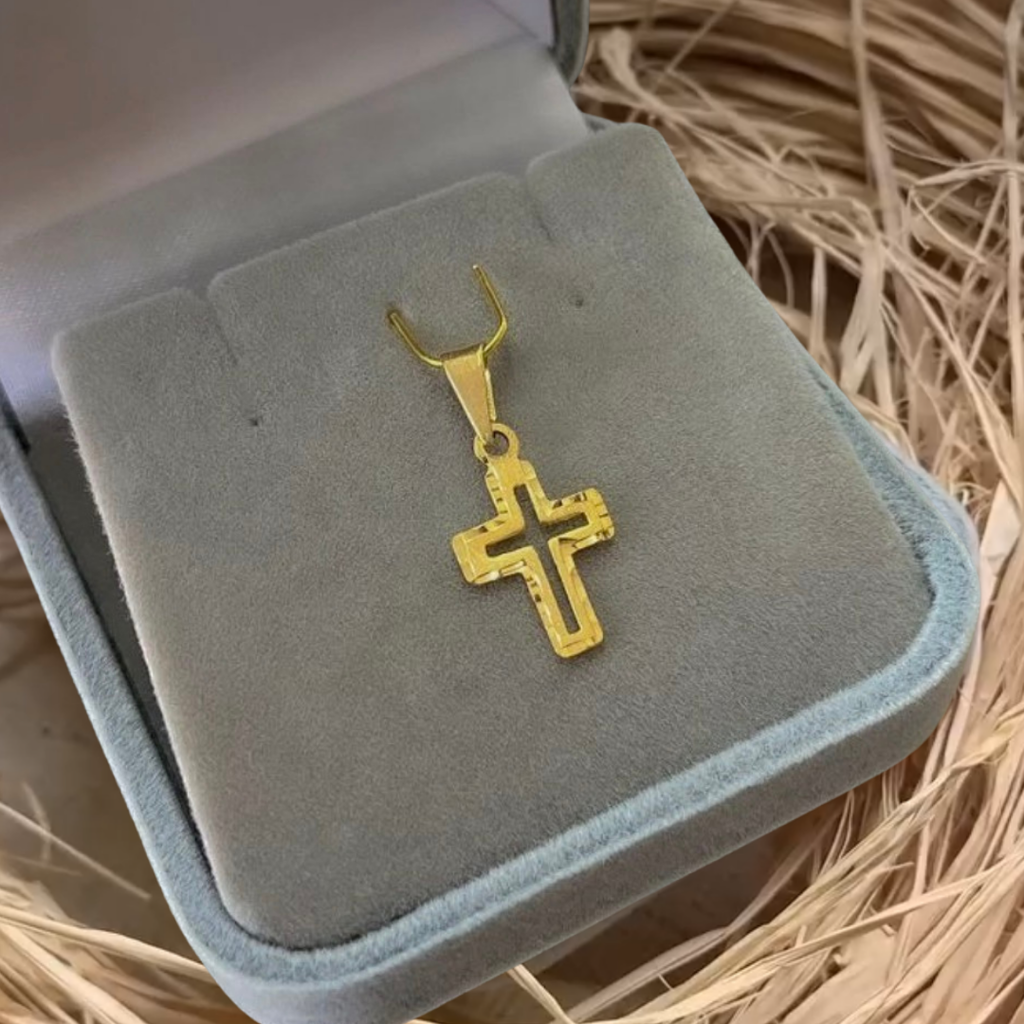 Pingente cruz vazada ouro 18k