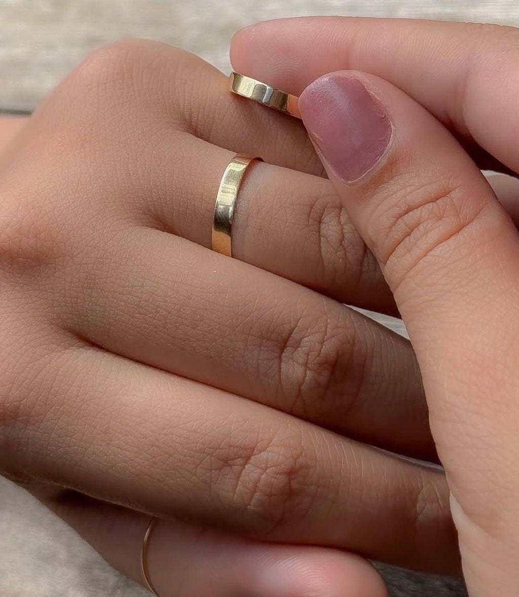 Aliança quadrada ouro 18k