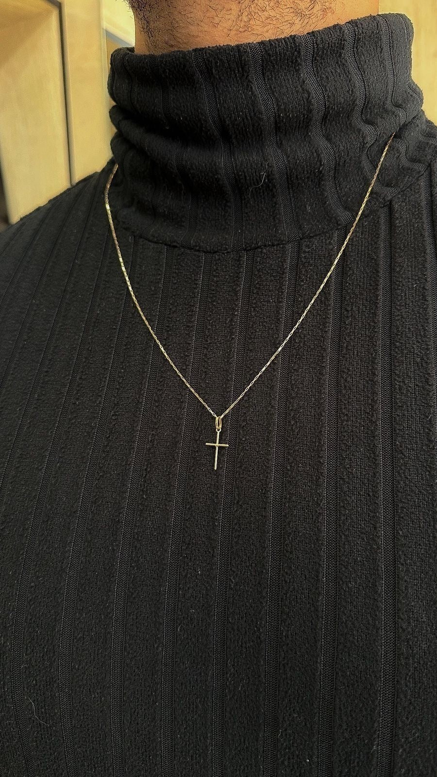 Colar catier com pingente cruz ouro 18k