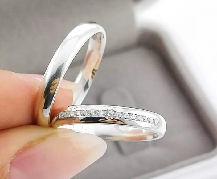 Aliança cravejada redonda prata 925