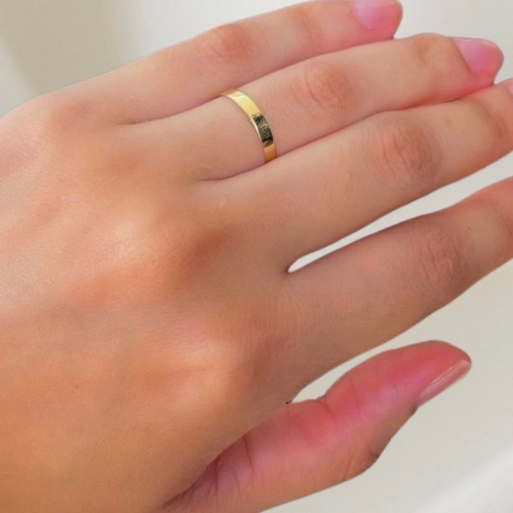 Aliança quadrada ouro 18k 2mm