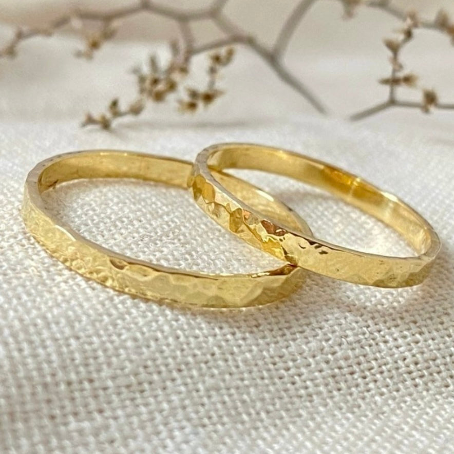 Aliança martelada ouro 18k