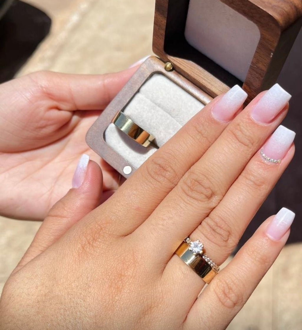 Aliança quadrada com solitário moeda antiga 6mm