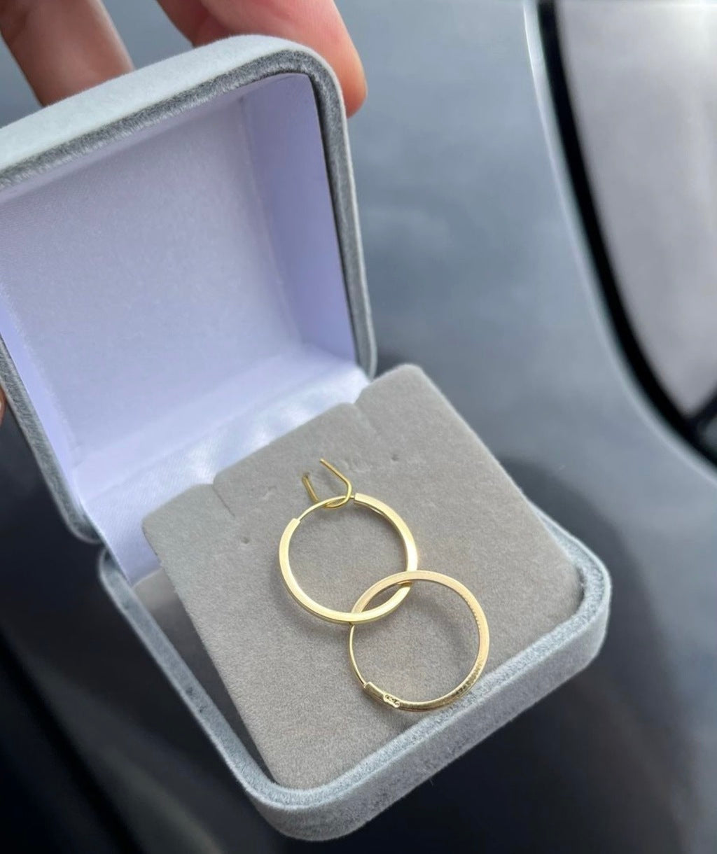 Brinco argola ouro 18k